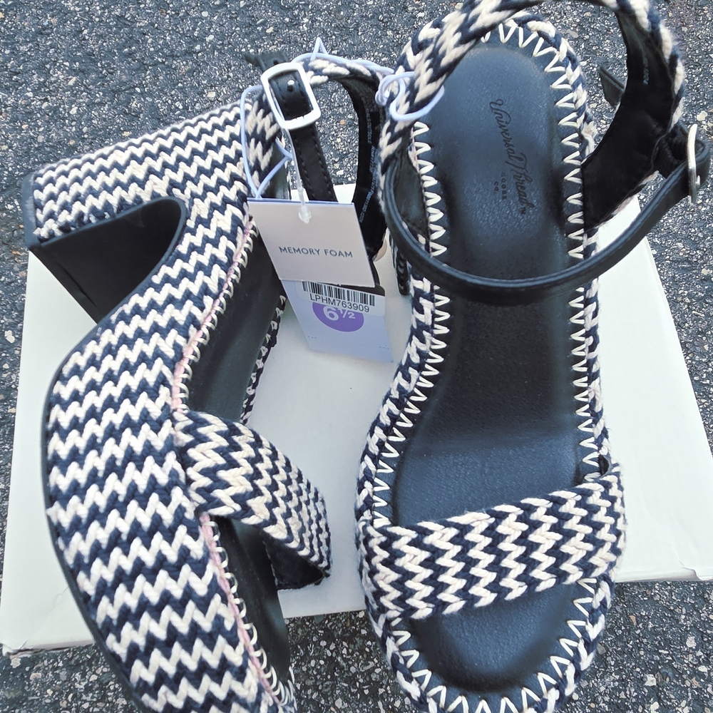 Womens Black & White Woven Platform Sandals - Memory Foam